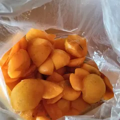 ✨️大特価　フルーティー！ ジャム用完熟黄色梅1.5kg✨️のサムネイル