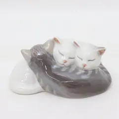 ITN7W8VURCCG 美品 ROYAL COPENHAGEN ロイヤルコペンハーゲン フィギュリン 眠り猫 猫 キャット 子猫 とら猫 三匹 多頭 インテリア 飾りのサムネイル