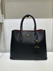 プラダ ダブル サフィアーノレザー ミディアムバッグ - メルカリ