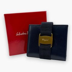 Salvatore Ferragamo 二つ折り財布 ブラック リザード型押し - メルカリ