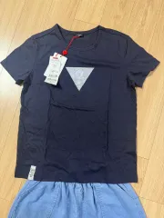 GUESS (ゲス) ブリング ロゴ キュービック 半袖 Tシャツ 145のサムネイル