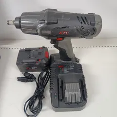 KTC ケーティーシー  インパクトレンチ KTC JAE472 ブラック  充電器・充電池1個・ケース付 コードレス式 18v 3.0Ah 003071 キズ・ヨゴレ有 JAE472 ブラックのサムネイル
