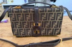 FENDI ピーカブー Iseeyou エックスクロス 目黒蓮 ズッカ - メルカリ