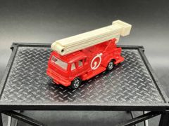 日本製トミカ No,68 いすゞシュノーケル消防車 - メルカリ