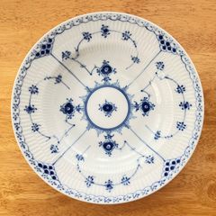 美品ロイヤルコペンハーゲン ブルーフルーテッド大皿25cm - メルカリ