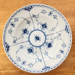 美品ロイヤルコペンハーゲン ブルーフルーテッド大皿25cm - メルカリ