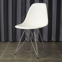 美品 Vitra ヴィトラ イームズ シェルサイドチェア ホワイト 002