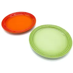 ルクルーゼ ラウンドプレート 皿 2枚セット オレンジ グリーン 直径 実寸 約23cm LE CREUSET 食器 キッチン 陶器 ストーンウェア 煮込み料理 ケーキ皿 取皿 取り皿 ブランドのサムネイル