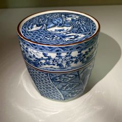Arita ware, blue and white porcelain water container with lid, made by Shoami, tea ceremony utensil, with original box. Water container, tea ceremony equipment, tea ceremony utensil. [stage-16]
