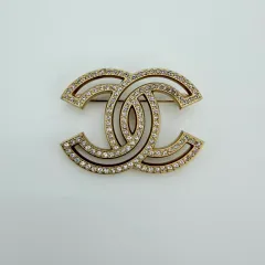 CHANEL ロゴ ブローチのサムネイル
