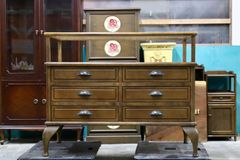 GMJS97○ Classic Style Glass Top Display Chest, Shop Fixture, Showcase, Cabriole Legs, Antique Style Decorative Shelf, Storage Furniture
