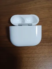 美品（正規品）Apple AirPods 第4世代 充電ケースのみ ノイキャン無し