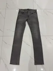 30 TOM FORD トムフォード ウォッシュド セルビッジ スリムジーンのサムネイル