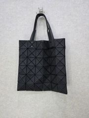u24【極美品】イッセイミヤケ バオバオ ブラック 黒 トートバッグ
