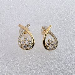 K18 ダイヤ ティアドロップ ピアス 4.5g - メルカリ