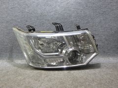 200系ハイエース5型 スーパGLダークプライムII 純正LED左 ジャンク品