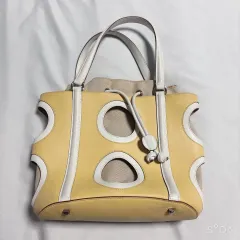 FERRAGAMO フェラガモ イエローバケットバッグ トートバッグのサムネイル