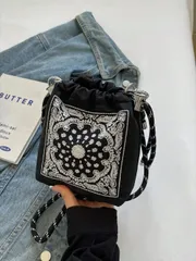 バッグ レディース ショルダーバッグ メッセンジャーバッグ レディース用斜めがけバッグ 1個、刺繍風、軽量ナイロン製、夏のビーチバッグ、日常的な小物入れに最適、携帯電話、充電器、ヘッドセット、小銭入れなどに対応