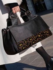 Women's Tote Bag Y2K Fashion Personalized Women's Handbag, Street Punk Leopard Print Shoulder Bag, Multi-Pocket Design, Detachable Shoulder Strap. This women's wallet is for everyday use, shopping...