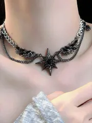 ジュエリー レディース ネックレス ペンダントネックレス 2 黒い 羽 フェザー＆スター ペンダントネックレス 1個、パンクゴシックグランジクールガール ネックチェーン、ゴスアルタナティブ ユニークな鎖骨チェーン