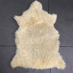 天然羊毛 ムートンラグ リアルファー アイボリー 1匹物 - メルカリ