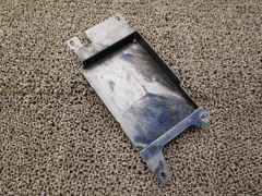 ドカティ モンスター400 シートアンダートレイ △B6983！小物入れ ZDMM407AA4B 【 ZDM400A2 】 動画有 M400 MONSTER FI インジェクションのサムネイル
