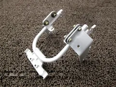ドカティ モンスター400 ヘッドライトステー △B6921！ZDMM407AA4B 【 ZDM400A2 】 DUCATI 動画有 M400 MONSTER FI インジェクションのサムネイル