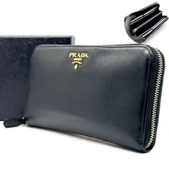 【黒に品格を整える】　PRADA　長財布 サフィアーノレザー ラウンドファスナー ゴールドロゴ 12カード　ブラックのサムネイル