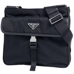 o35【極美品】 プラダ テスートボンバー ナイロン ブラック 三角ロゴ 
