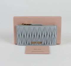 ✨新品未使用✨ miumiu 長財布 マテラッセ フラップ アイコン - メルカリ