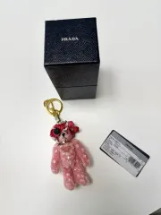 2026年最新】prada クマ キーホルダーの人気アイテム - メルカリ