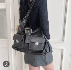 未使用品 ベルト付き ブラック ショルダーバッグ ナイロン 三角口ゴ