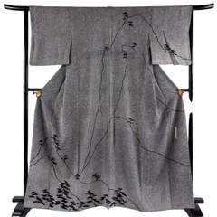 川村久太郎 落款入 絵羽小紋 総柄 個性的 紋意匠 柄八掛 正絹 黒地 X400 川村久太郎 落款入 絵羽小紋 総柄 個性的 紋意匠 柄八掛