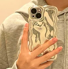 アイフォン15用ケース メタルうねうねケース 可愛い かわいい カバー シルバー 銀色 うねうね ストラップホール メタル シンプル おしゃれ ソフト なみなみ 凸凹 でこぼこ インスタ映え 韓国 くねくね キラキラ カメラ保護 カメラカバー スマホケース おのサムネイル