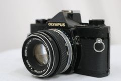 OLYMPUS OM-1 フィルムカメラ 一眼レフ レンズ付50mm F1.8 - メルカリ