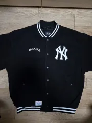 NEW ERA ニューエラ ニューヨーク・ヤンキース ブラック スタジャン ジャケットのサムネイル