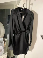 新品 ZARA ブラック サテン シャツ型 ラップ ONE PIECE XSのサムネイル