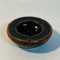 灰皿 黒 茶 ブラック ブラウン 陶磁器 瀬戸物 工芸 送料込み フォロー割 クーポンご利用可能 お値引き交渉可能 一点限りのサムネイル