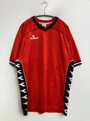 DIADORA ディアドラ Tシャツ/カットソー O レッド 前面プリント バックプリント ブランドロゴ その他総柄 ミドル丈 半袖 Vネック メンズのサムネイル