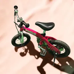 Henshin Bike ヘンシンバイク 12インチ ピンク×グリーン 【定価15000円】 Vitamin i Factory ビタミンiファクトリー キックバイク バランスバイク 子供用自転車のサムネイル