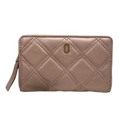 MARC JACOBS マークジェイコブス キルテッド ソフトショット 二つ折り財布 折財布 M0015782 262 レザー ピンク ベージュ 洗練 上質 高級感 エレガント スタイリッシュ 実用的 定番 機能的のサムネイル