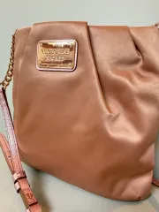 Victoria's Secret ローズゴールド サテン ショルダーバッグのサムネイル