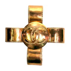 CHANELココマークブローチ ゴールド A-11610 - メルカリ