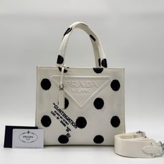 PRADA プラダ ☆カナパ トートバッグ アイレット ホワイト - メルカリ