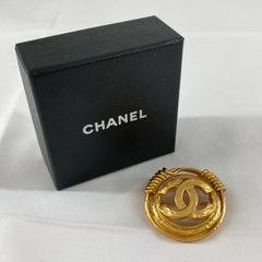 CHANELココマークブローチ ゴールド A-11610 - メルカリ