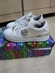 状態好しB級 在庫処分 正規品 PHILIPP PLEIN(フィリッププレイン) スニーカー 40サイズ 出品のサムネイル
