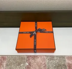 エルメス ボックス (19.5x19.5x4) + リボンのサムネイル