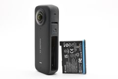 □ 美品 □ インスタ360 Insta360 X3 2242 - メルカリ