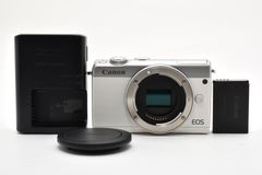 Canon EOS M100本体 ブラック バッテリーチャージャー付 - メルカリ