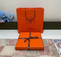Hermes スカーフ ボックス + バインダー リフィル + リボン + お買い物バッグのサムネイル